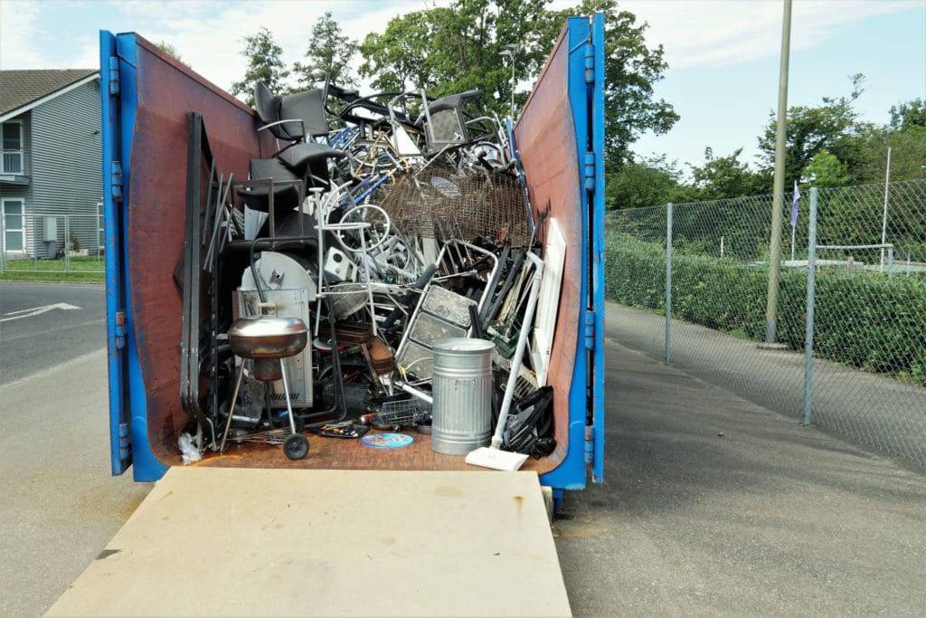 Schrott Container Gießen